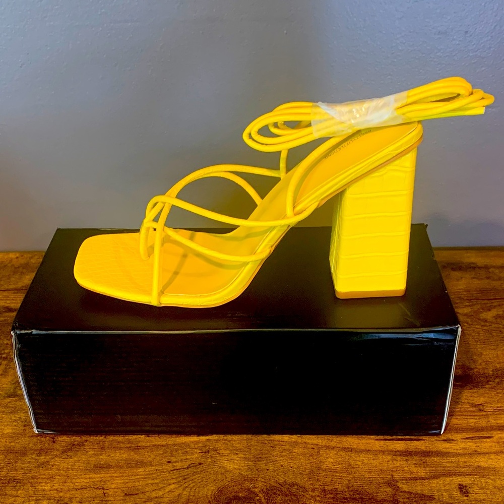 PrettyLittleThing Yellow Croc Embossed Block Heels, Size 9.